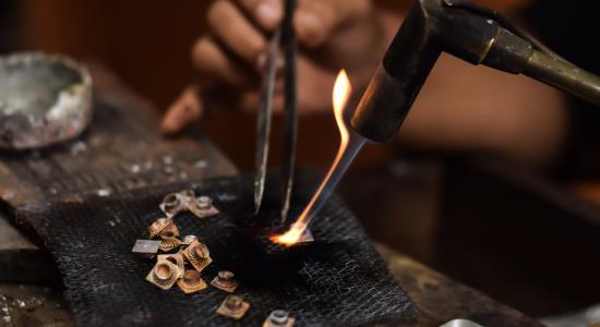 global jewellery retailer and manufacturer